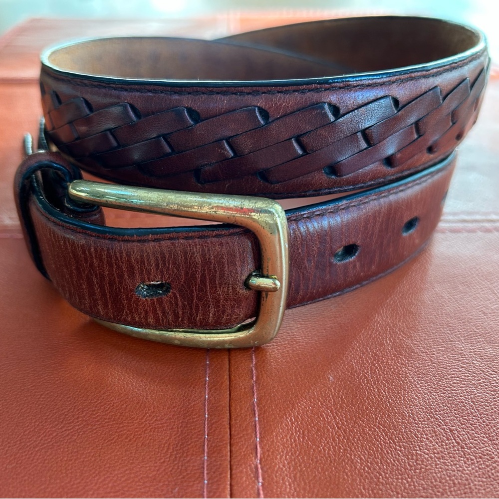 Belt womens brown woven leather 40” w solid brass buckle. Beautiful leatherwork.